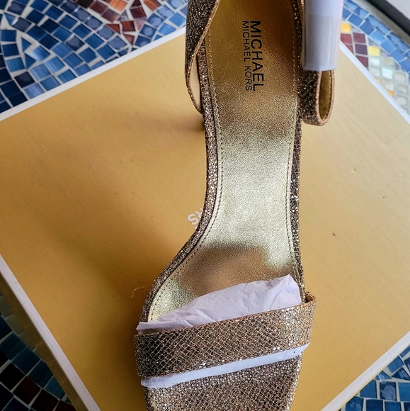 Michael Kors Margot Platform - Picture 7 of 7